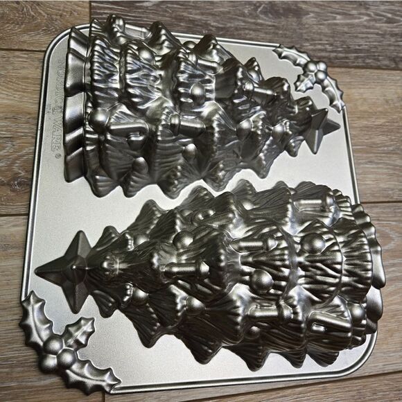 Nordic Ware Christmas Tree 3D Cast Aluminum Baking Pan new in box - Picture 2 of 11